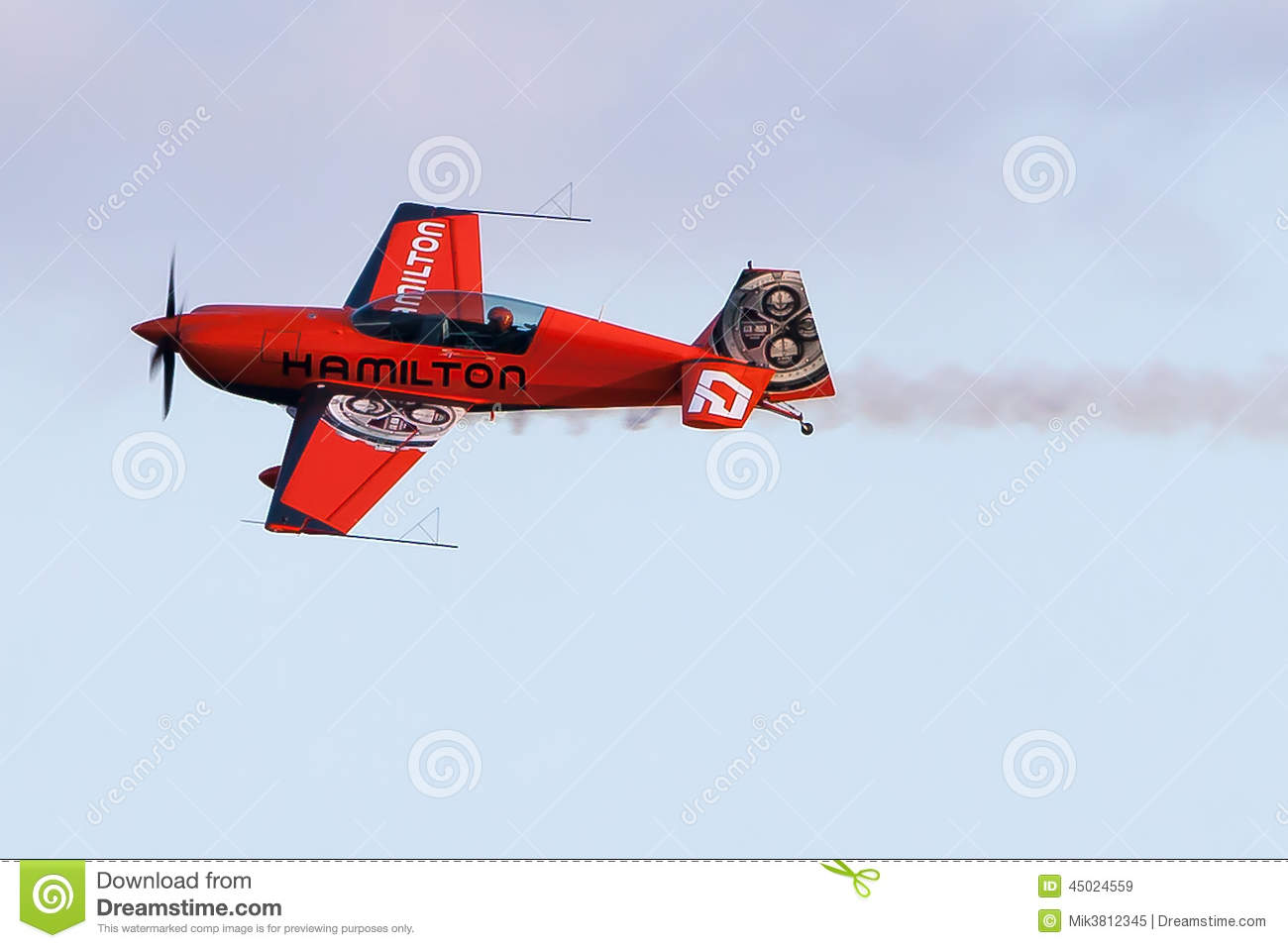 nicolas-ivanoff-hamilton-aircraft-edge-festa-al-cel-sky-party-air-show-september-45024559.jpg