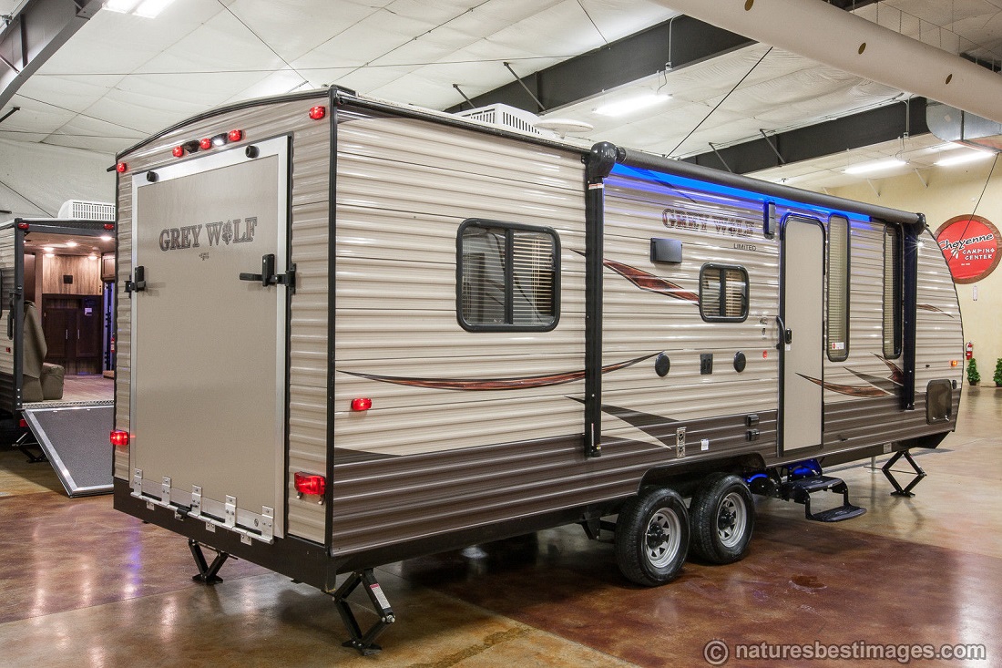 2017-Cherokee-Grey-Wolf-Limited-22RR-Lite-Toy-_57.jpg