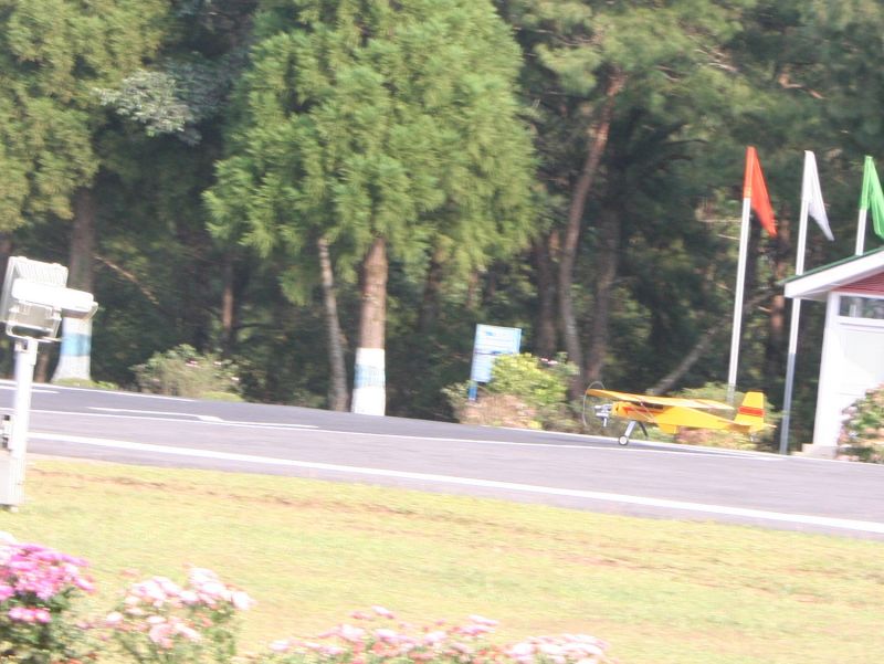 50CY-single wheel landing.jpg