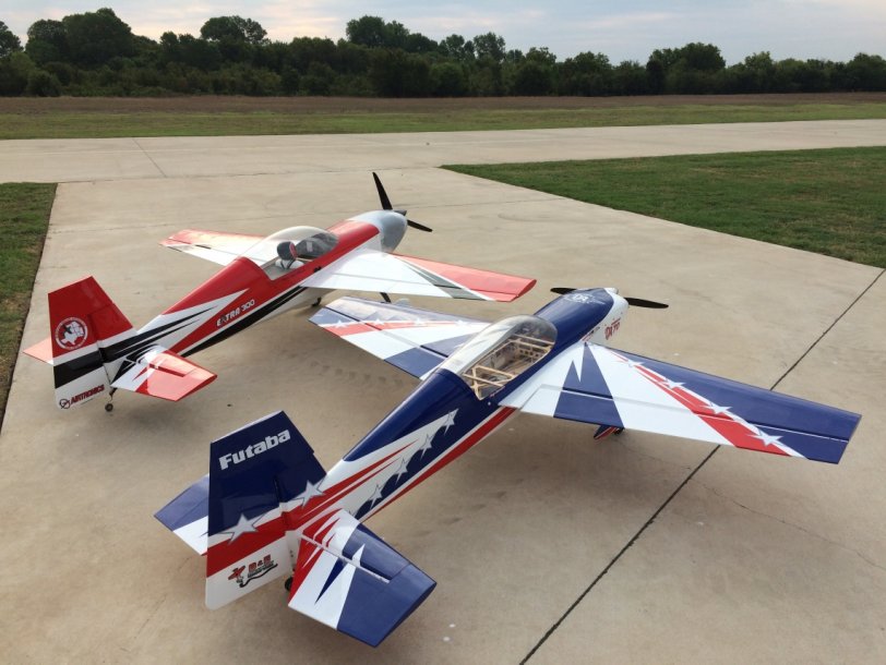 EF 91 & 104 Extra 300\'s 1.jpg