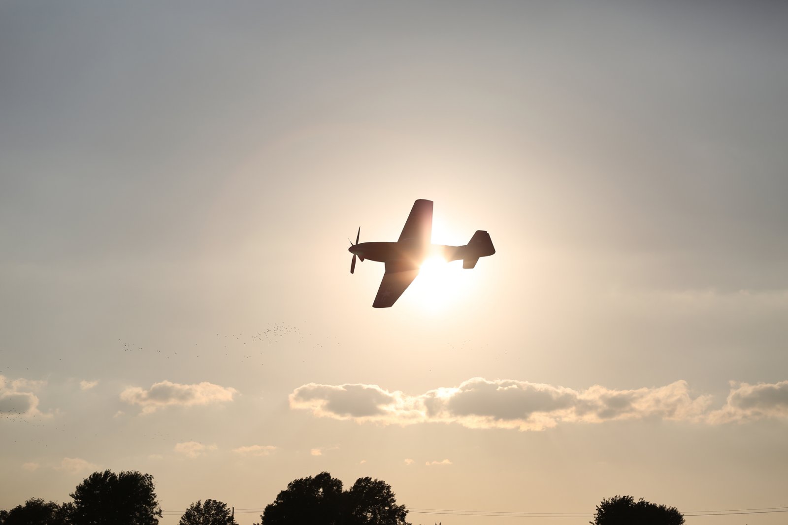 P51with-sun1920x1280.jpg