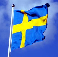 Swedish_flag_with_blue_sky_behind_ausschnitt.jpg